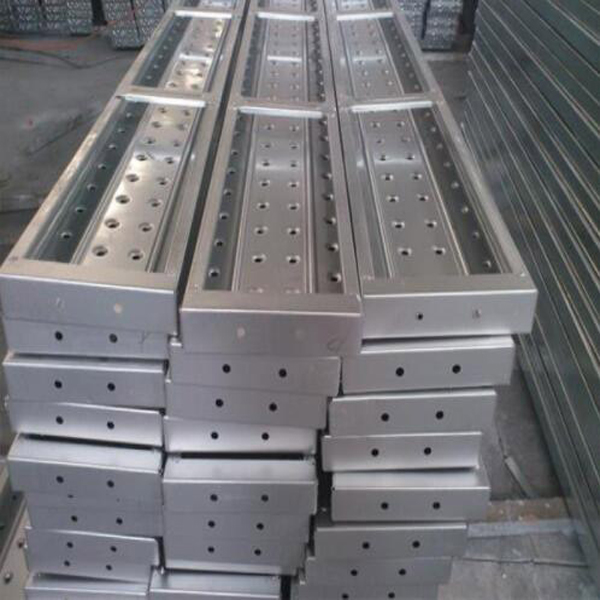 Analysis of Load-Bearing Performance and Anti-Slip Design of Steel Planks